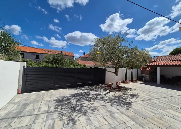 Daire Bailando - Private Parking & Grill Zadar