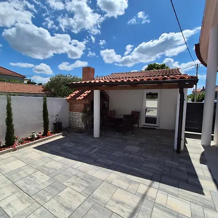 Bailando - Private Parking & Grill Apartman Zára