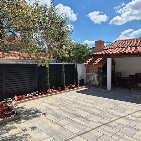 Bailando - Private Parking & Grill Apartman *