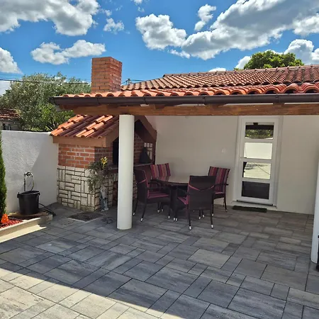 Bailando - Private Parking & Grill Apartman *