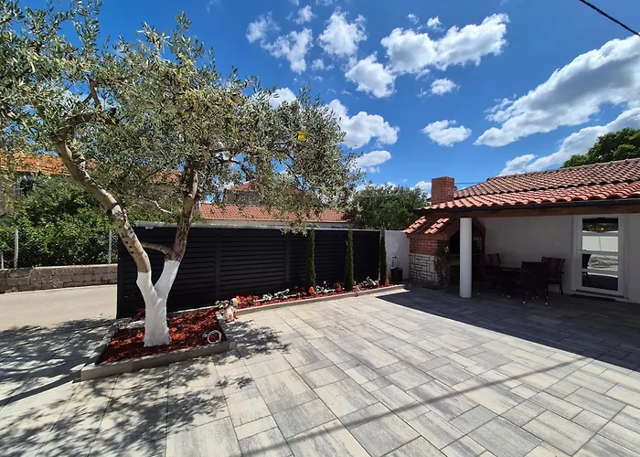 Apartman Bailando - Private Parking & Grill