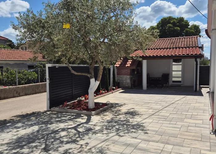 Bailando - Private Parking & Grill Apartman Zára