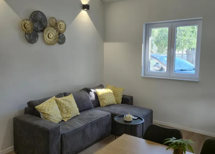 Bailando - Private Parking & Grill *