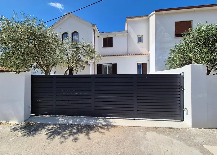 Bailando - Private Parking & Grill