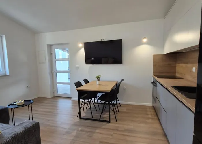 Bailando - Private Parking & Grill Zára