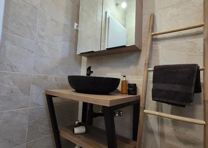 Bailando - Private Parking & Grill * Zára