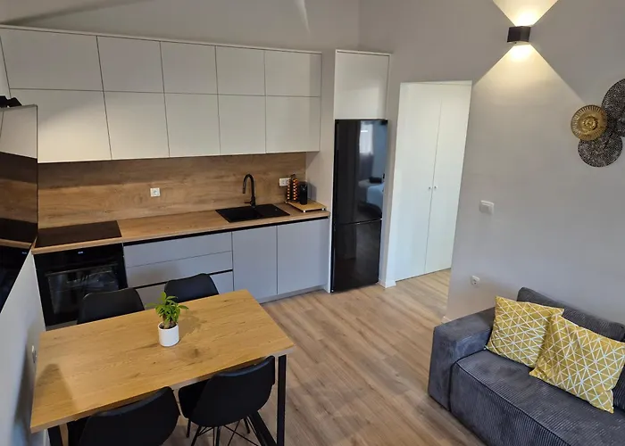 Bailando - Private Parking & Grill Zára