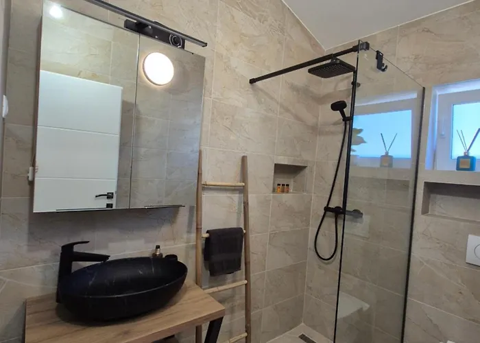 Bailando - Private Parking & Grill