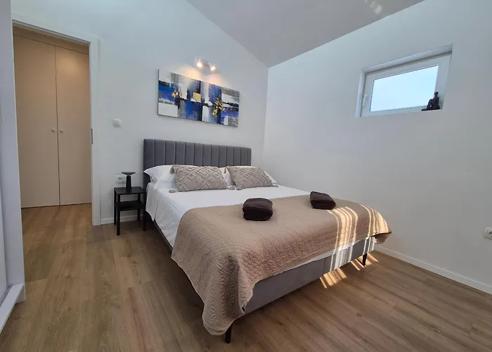 Bailando - Private Parking & Grill * Zára